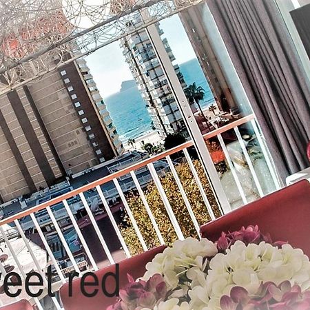 My Sweet Red Apartment بينايدورم المظهر الخارجي الصورة