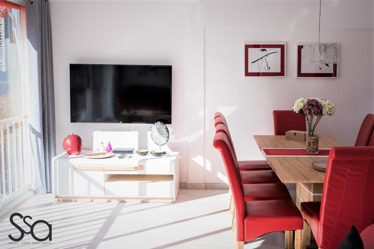 My Sweet Red Apartment بينايدورم المظهر الخارجي الصورة