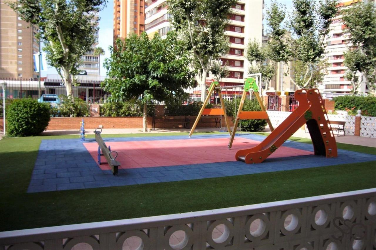 My Sweet Red Apartment بينايدورم المظهر الخارجي الصورة