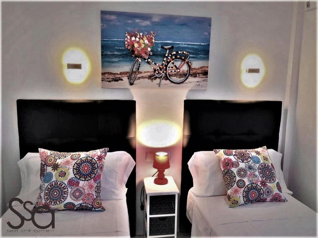 My Sweet Red Apartment بينايدورم المظهر الخارجي الصورة