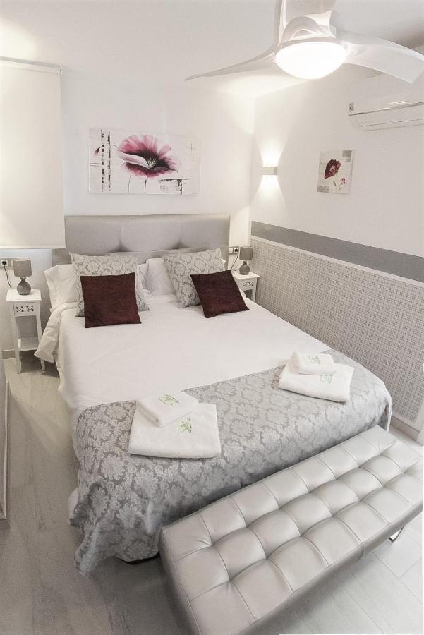 My Sweet Red Apartment بينايدورم المظهر الخارجي الصورة