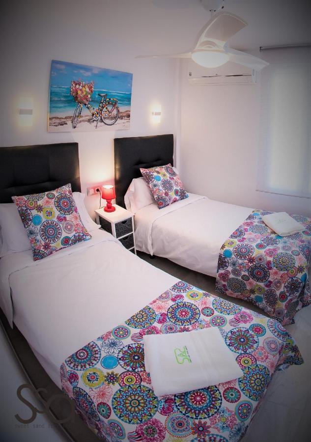My Sweet Red Apartment بينايدورم المظهر الخارجي الصورة