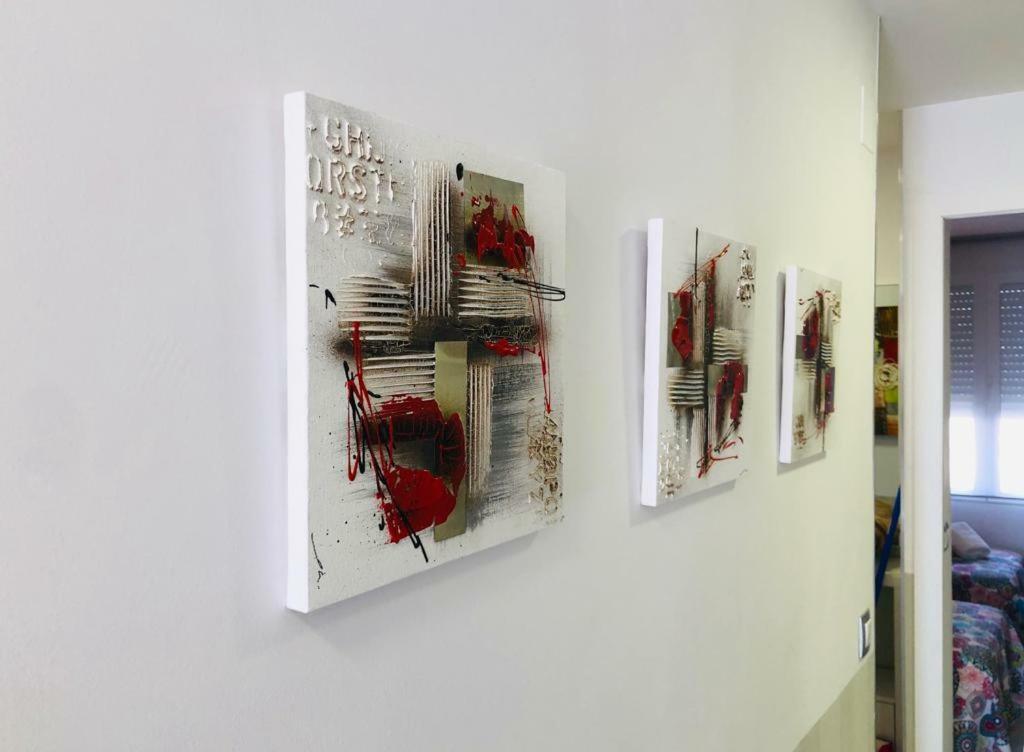 My Sweet Red Apartment بينايدورم المظهر الخارجي الصورة